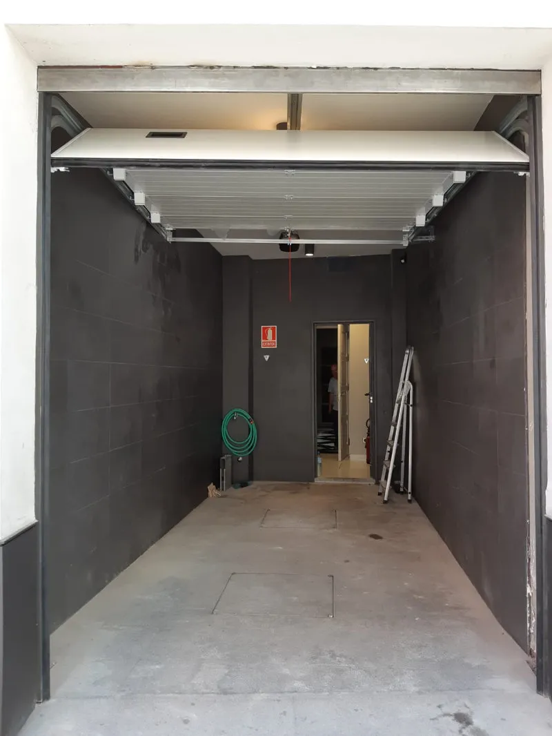 Puerta Seccional de Garaje instalada