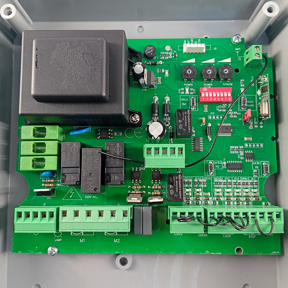 Central electrónica E105/ECO con receptor para 1/2 motores 230v con caja VDS