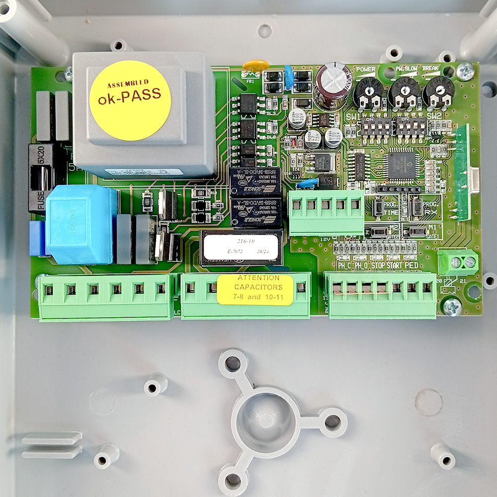 F101 Cuadro de control para puertas batientes de 1 o 2 motores VDS central detalle