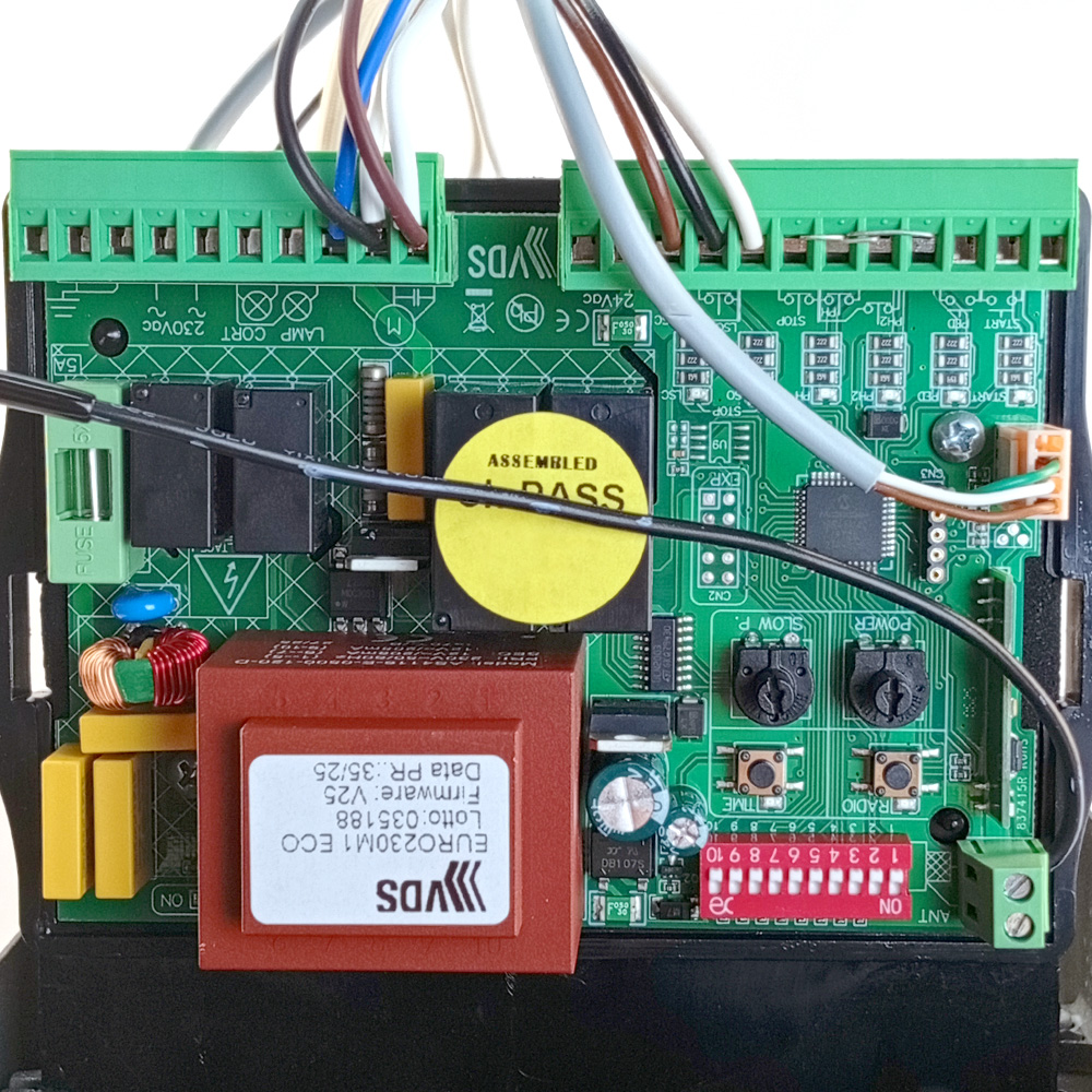 Simply600 motor corredera residencial hasta 600kg abierto bobina central ECO detalle